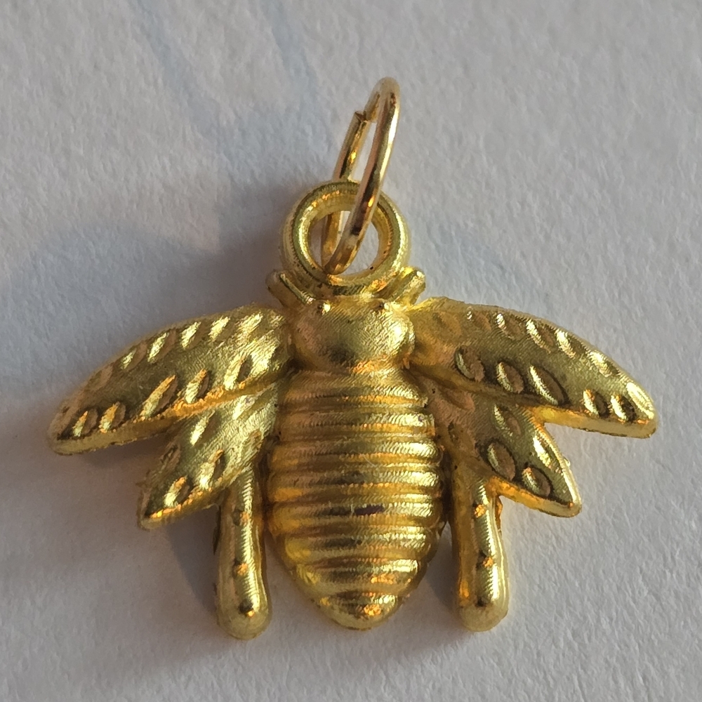 Bee pendant charm gold tone bumble honey bumblebee honeybee fly bug